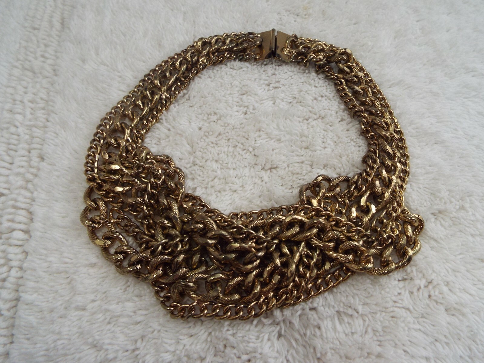 Heavy Goldtone Knotted Chain Collar Necklace (D43)