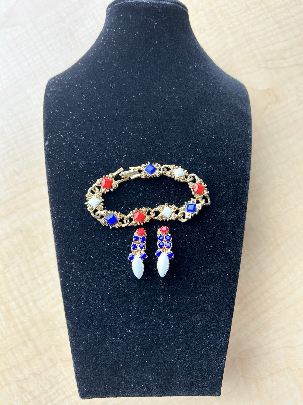 Stunning Vintage 1950’s Signed LJM Red White Blue Patriotic Gold Tone Bracelet