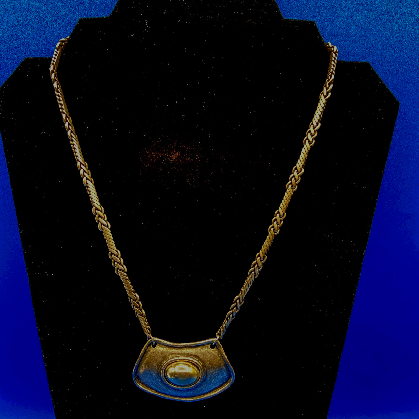 Vintage NECKLACE Modernist silvertone Brutilist lge pendant unusual chain 20″