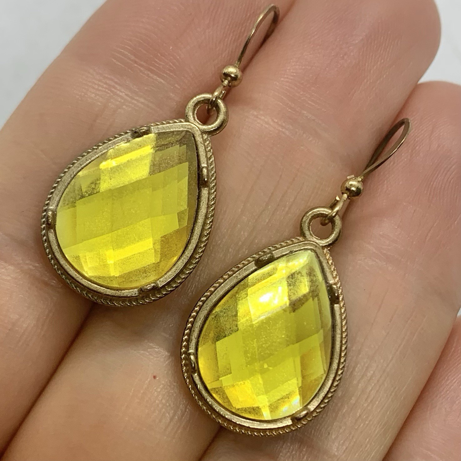 Vtg Yellow Faceted Acrylic Rhinestone Teardrop Dangle Earrings Goldtone Hook