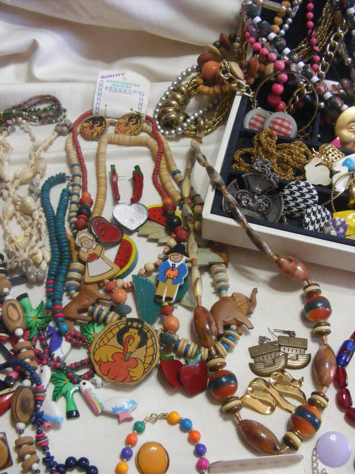 Vintage Jewelry Lot 9+ Pounds 100+ Pieces 50+ Necklaces Bracelets Earrings #E