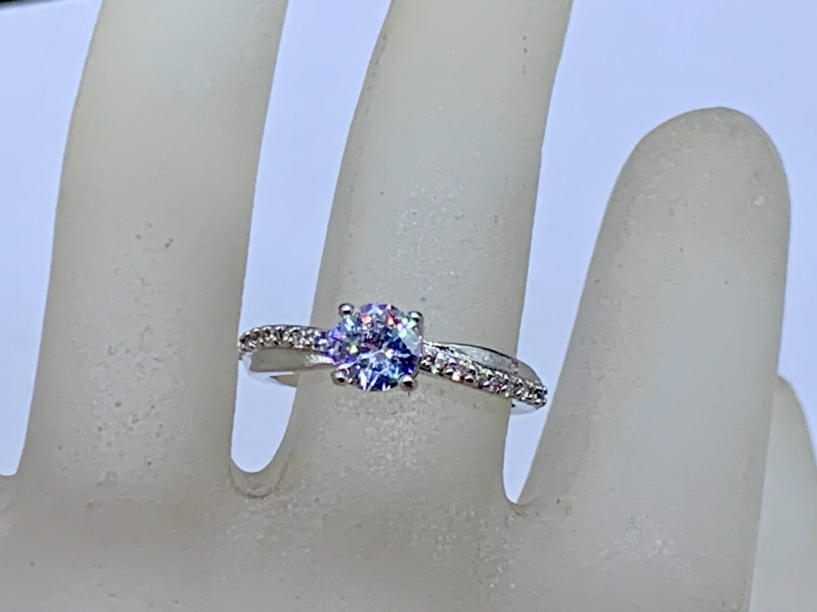 SILVER PLATED DIAMANTE SOLITAIRE ENGAGEMENT INFINITY RING SIZE 7.5