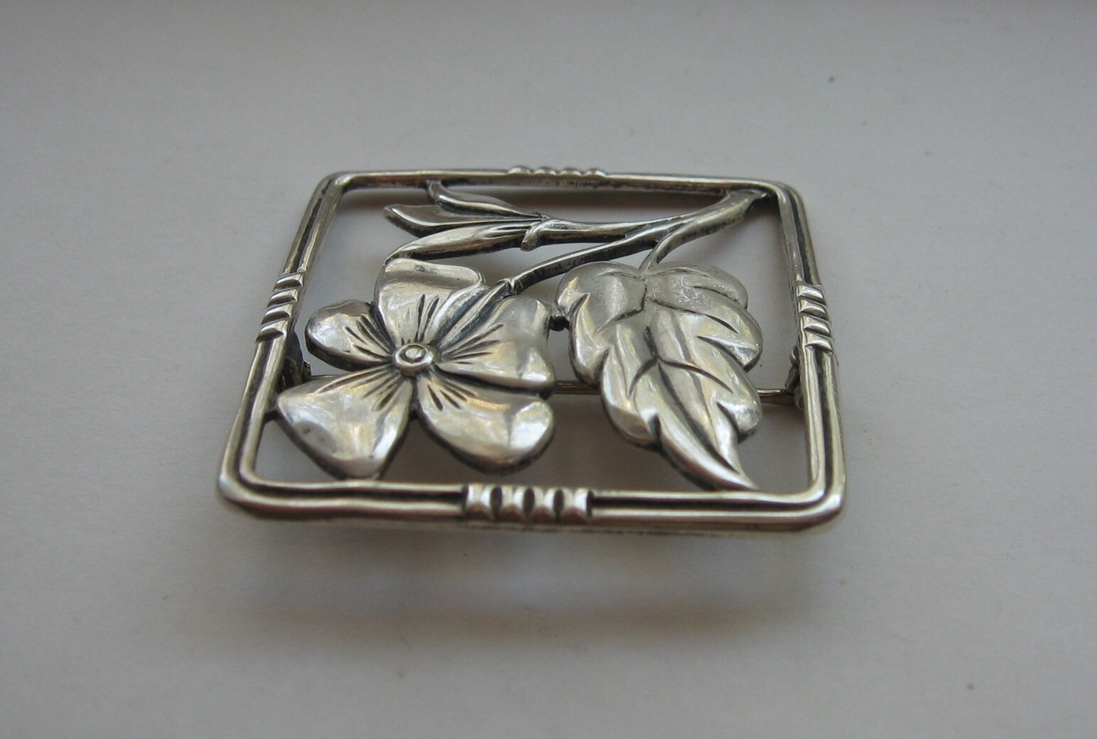 Vintage 925 Sterling Silver Large Ornate Flower Design Brooch Pin 10.9 Grams