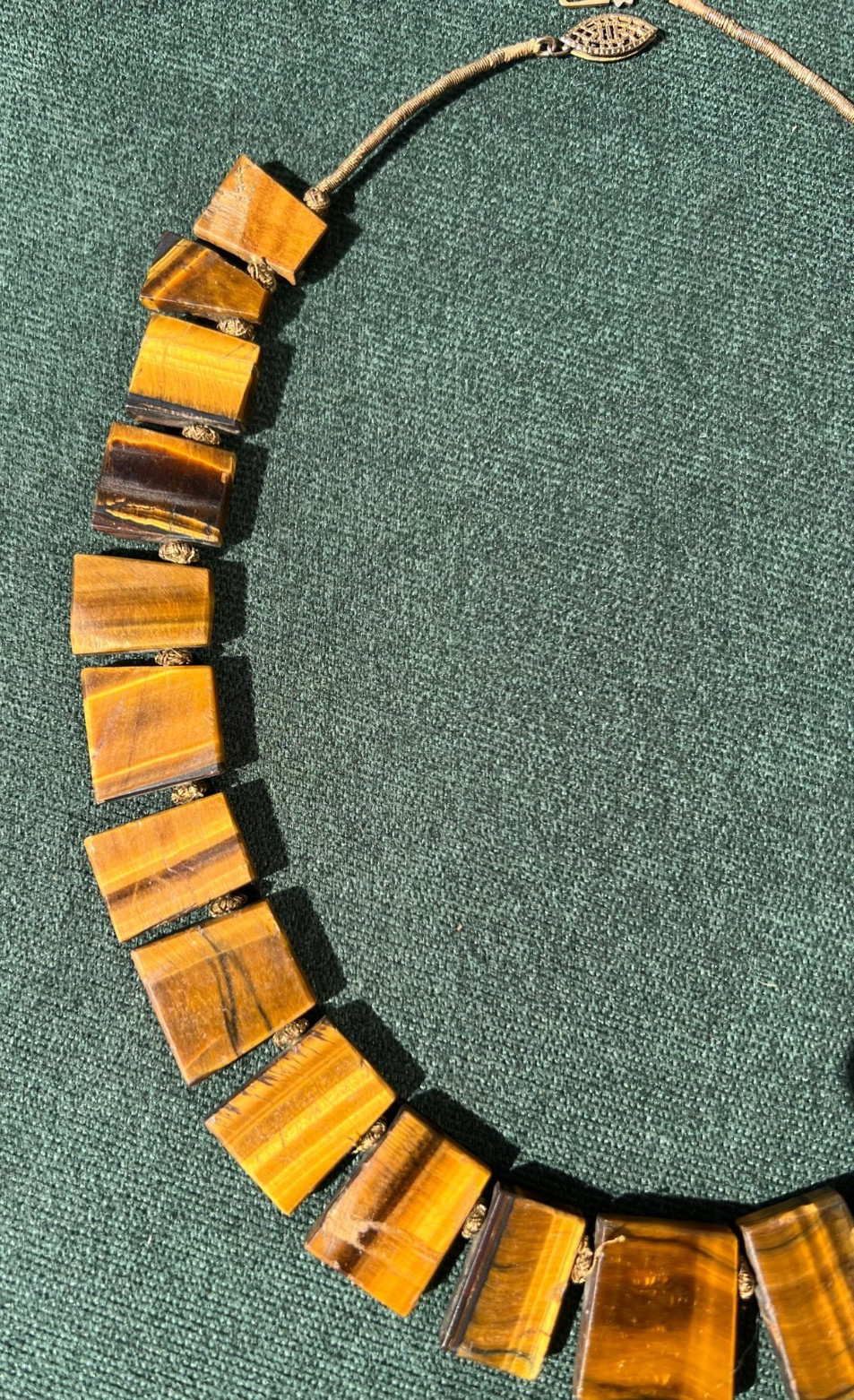 16.5″ Tiger’s Eye Hand Knotted Fan Necklace with Unknown Metal Clasp 63 grams