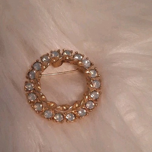 VINTAGE SIGNED GERRY’S Opalene Glass Opal Circle Pin Brooch Opalescent