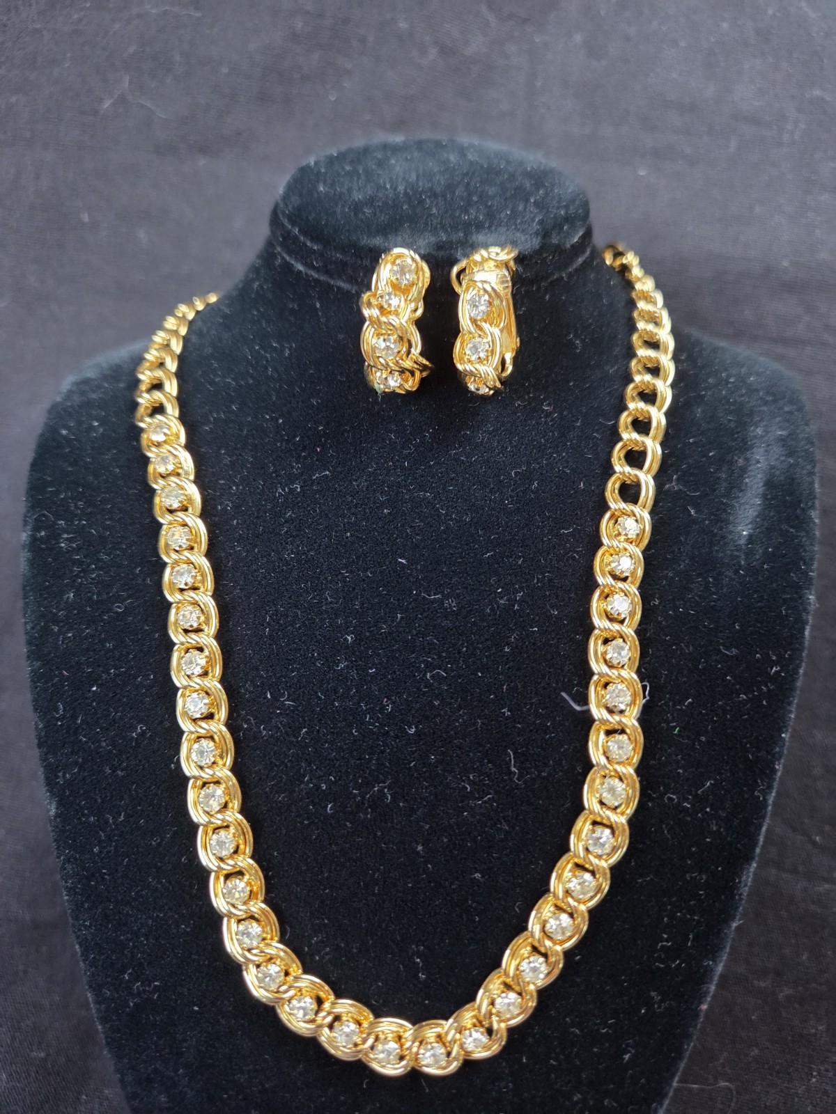 Gorgeous! Goldtone & Rhinestone Necklace(15″) & Clipon Earrings(.75″) Vtg