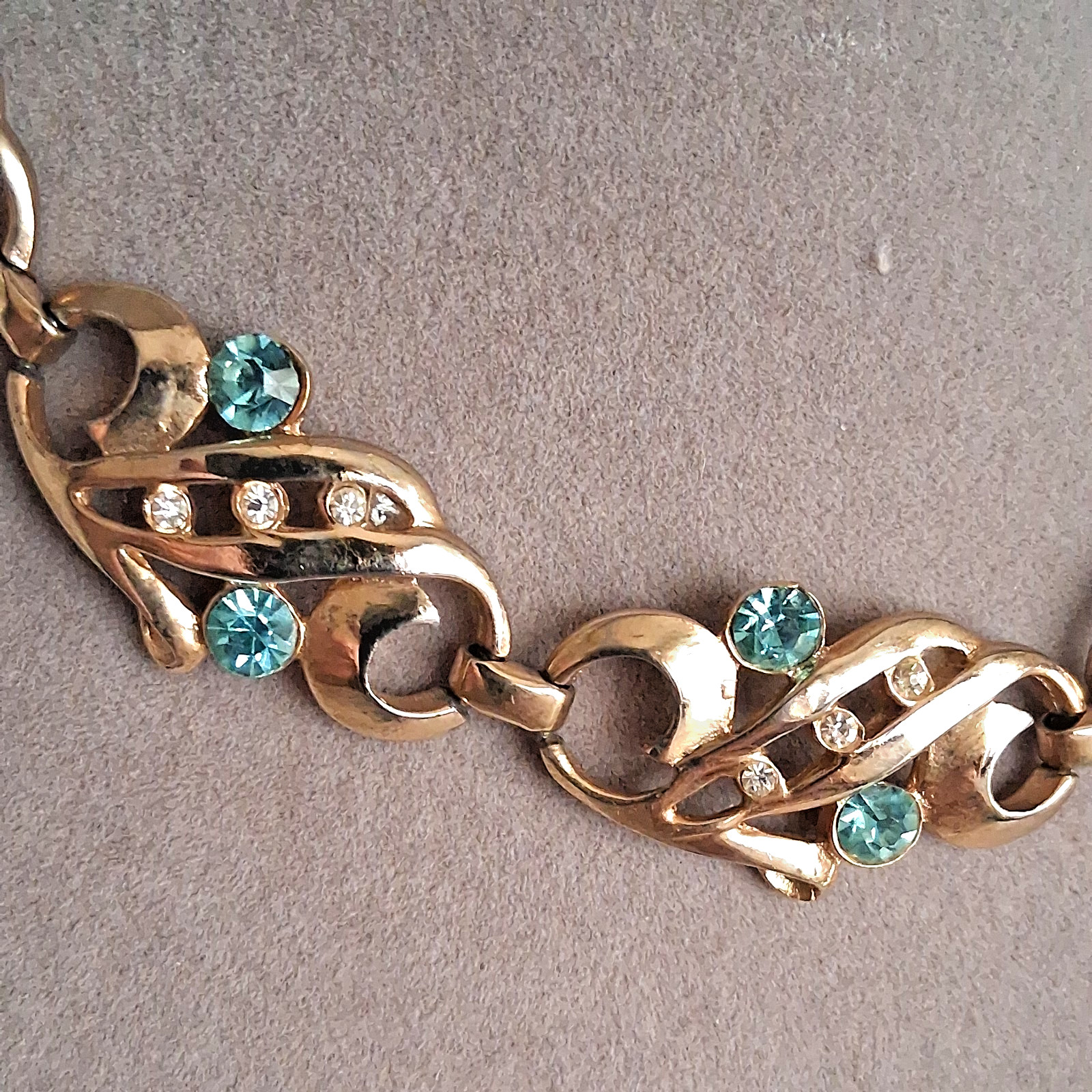 Vintage Aquamarine & Clear Rhinestones Gold Tone Necklace 15″ Unbranded