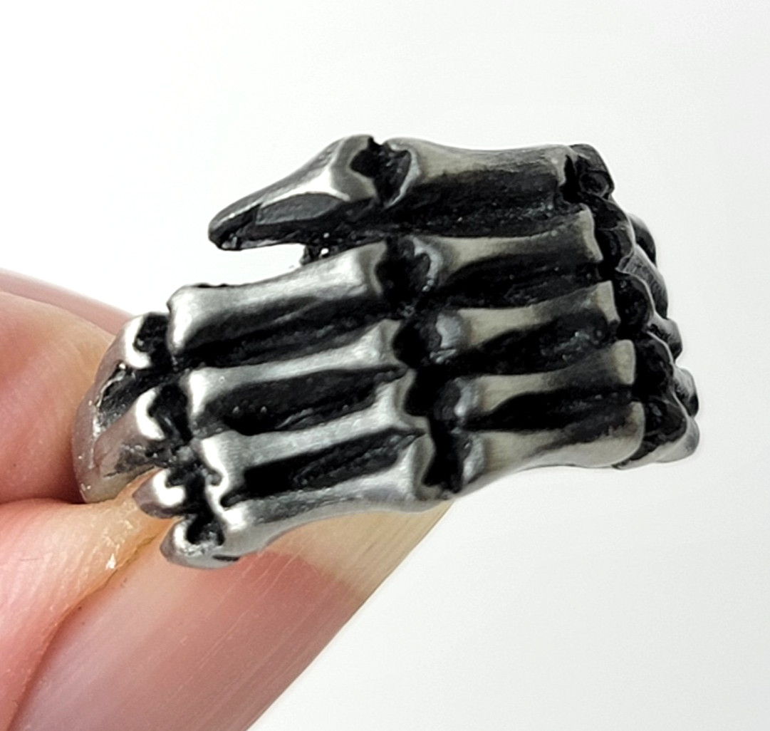 Vintage Pewter Skeleton Hand Wrap Ring Size 8 Gothic Biker Punk Skull Bone