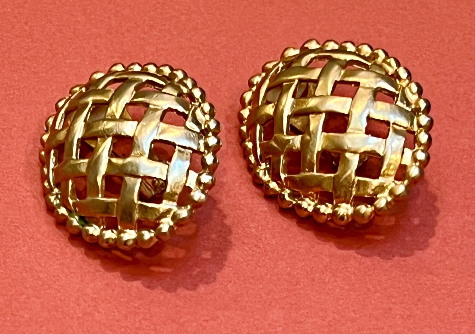 Large (1-3/4″ ) 80s VTG Basket Weave Gold Tone Clip Earrings Statement Runway