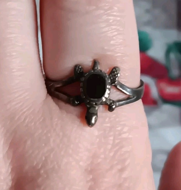 Vintage *Bent Band* Sterling Silver Onyx? Turtle Tarnished Ring Size 7.25