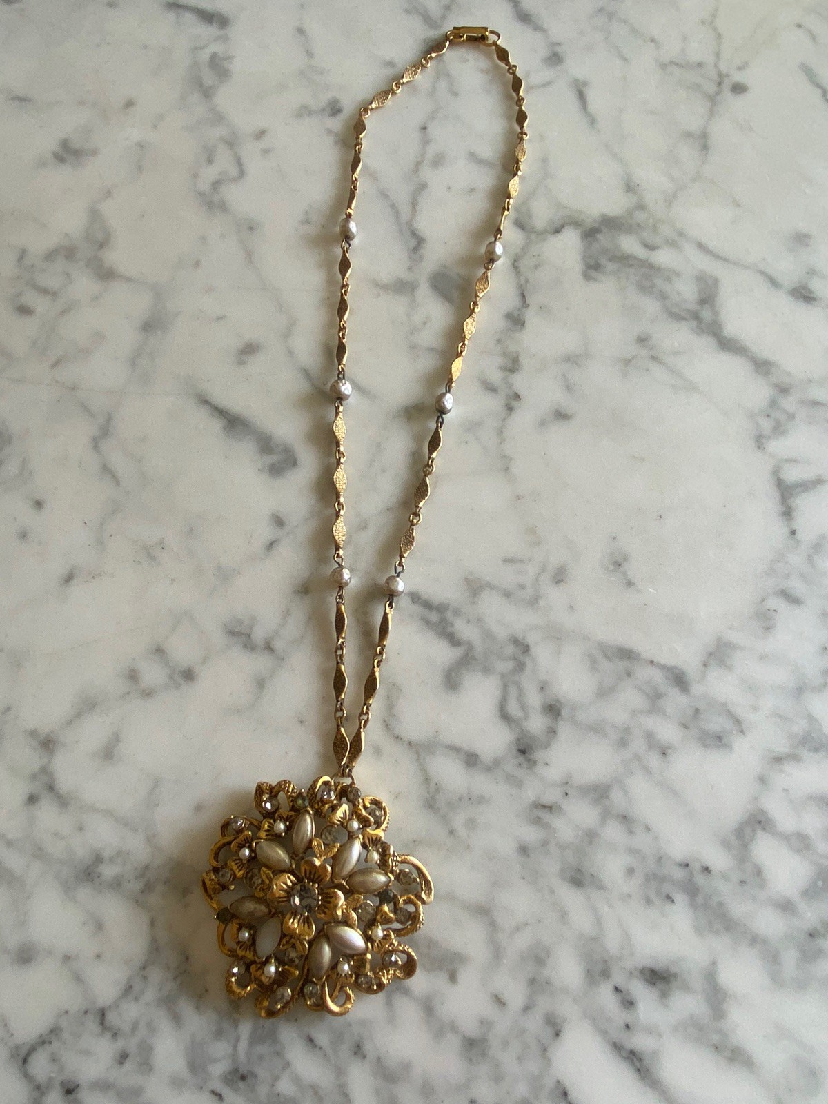 Vintage Jewelry Goldstone gold Chain Necklace Pendant Florenza rhinestone pearl
