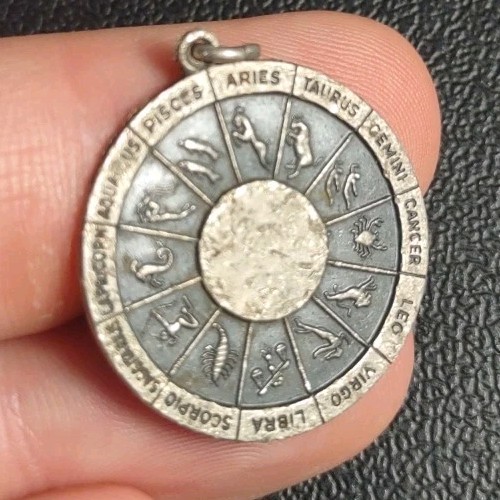 5.4 Grams Vintage Sterling Silver Charm Pendant 925 Star Signs Astrology Wheel