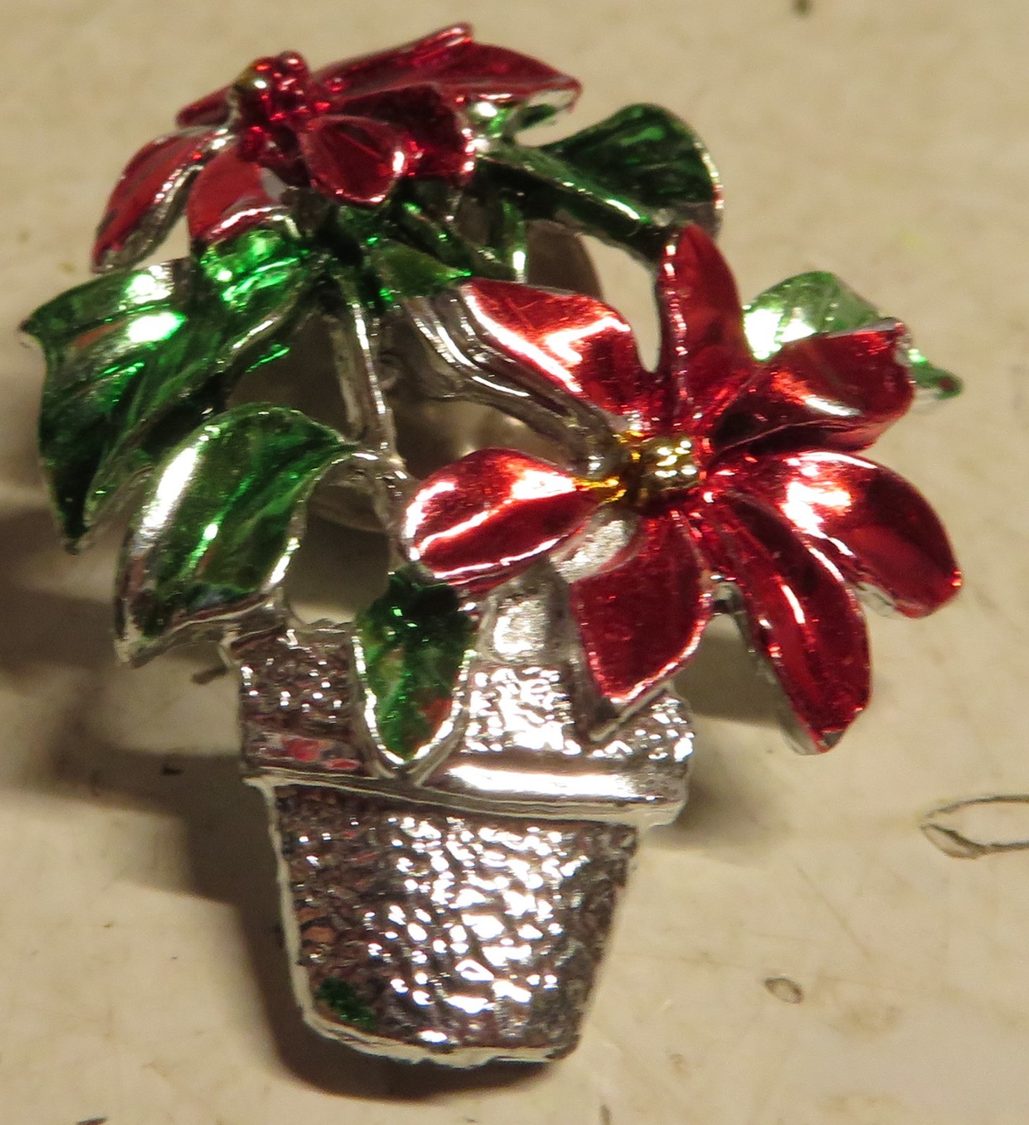 Vintage 1-1/4” Silver Tone Potted Poinsettia Plant Christmas Holiday Brooch Pin