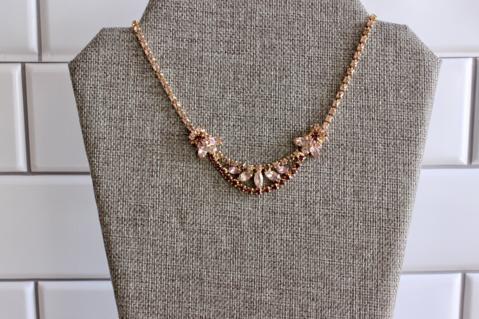 Mid Century Purple Rhinestone Gold Tone Choker Unsigned Prong Set 15″