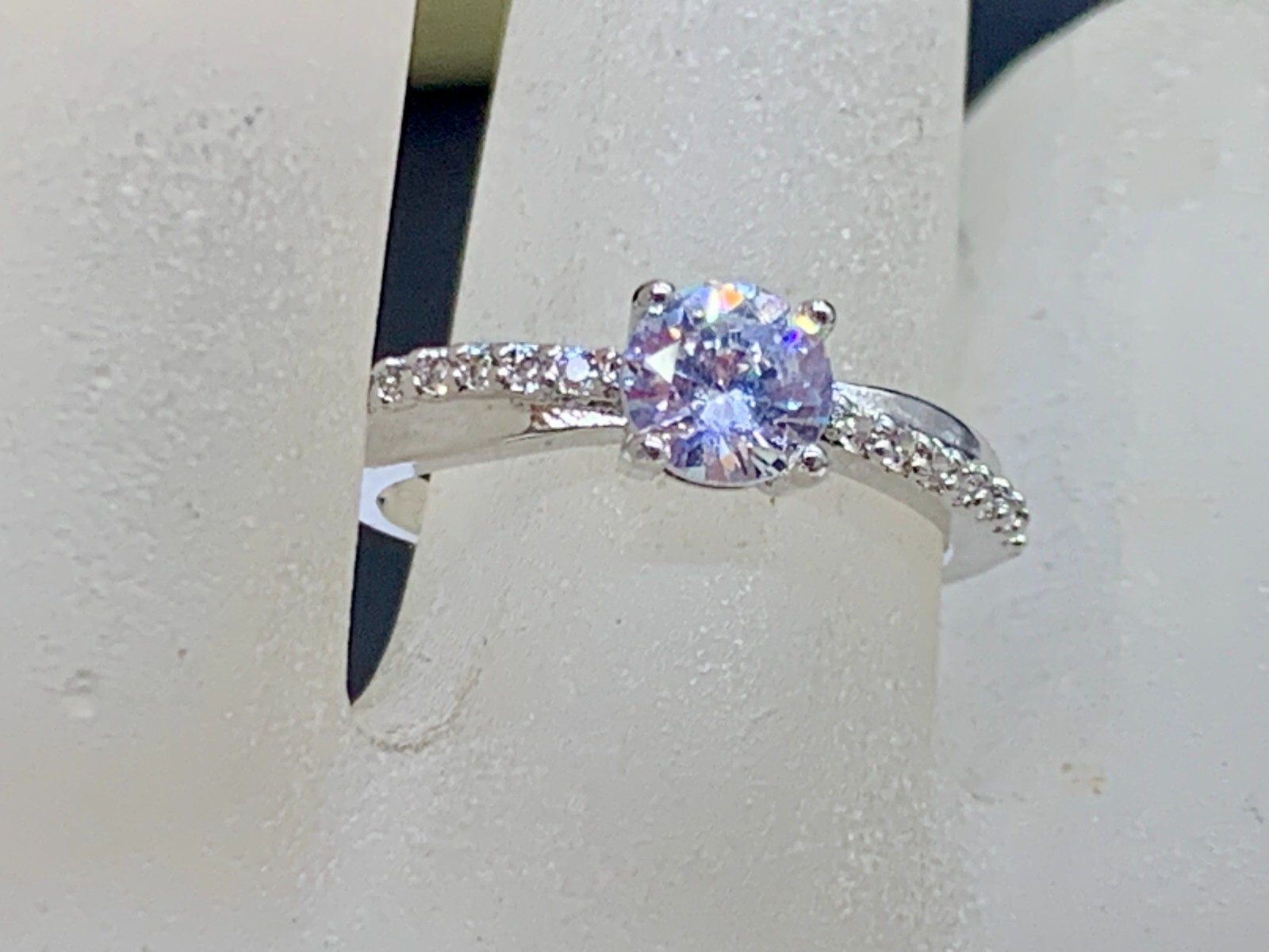 SILVER PLATED DIAMANTE SOLITAIRE ENGAGEMENT INFINITY RING SIZE 7.5