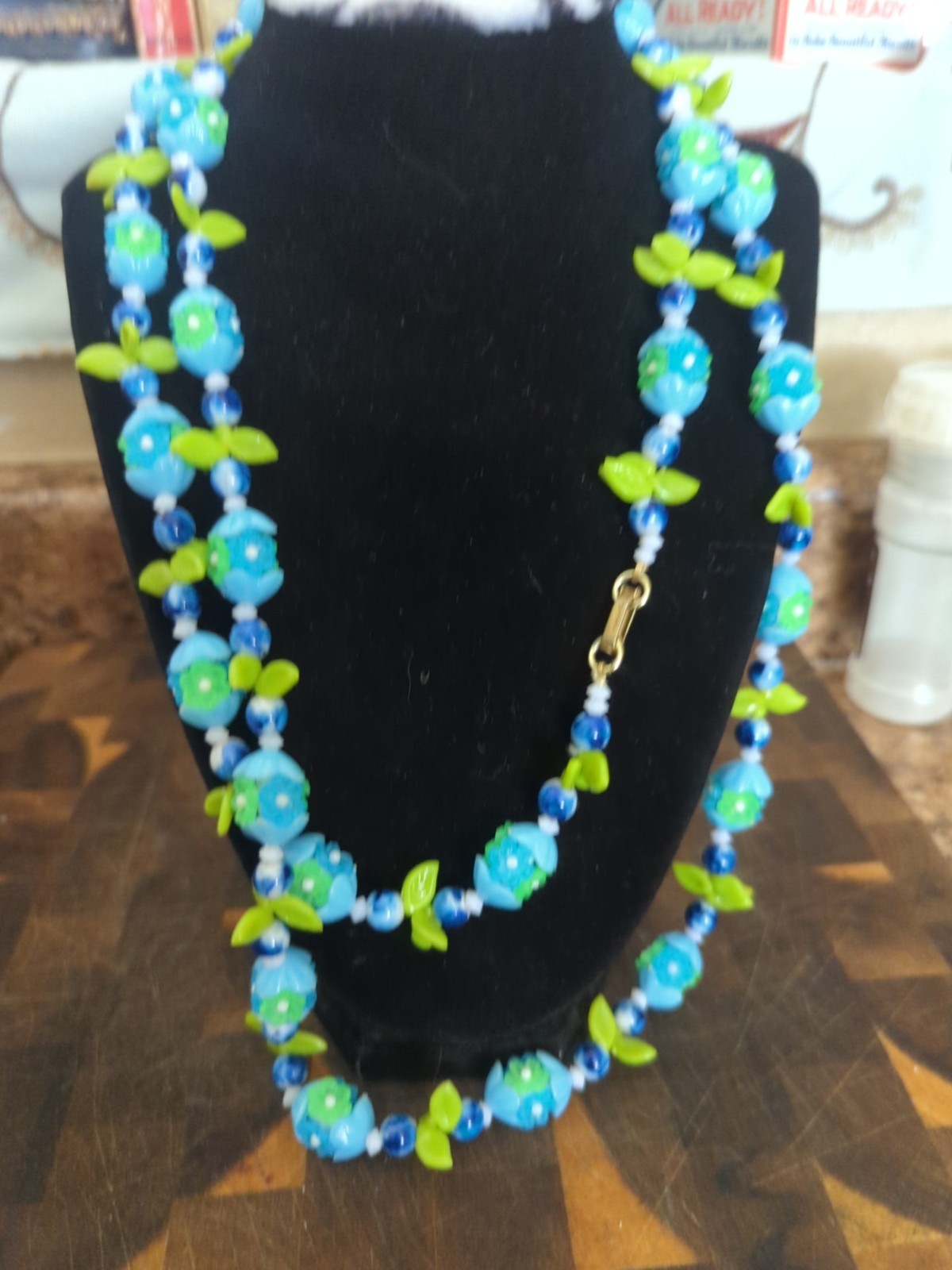 VTG Hong Kong costume jewelry necklace, specifically recognized by its clasp…