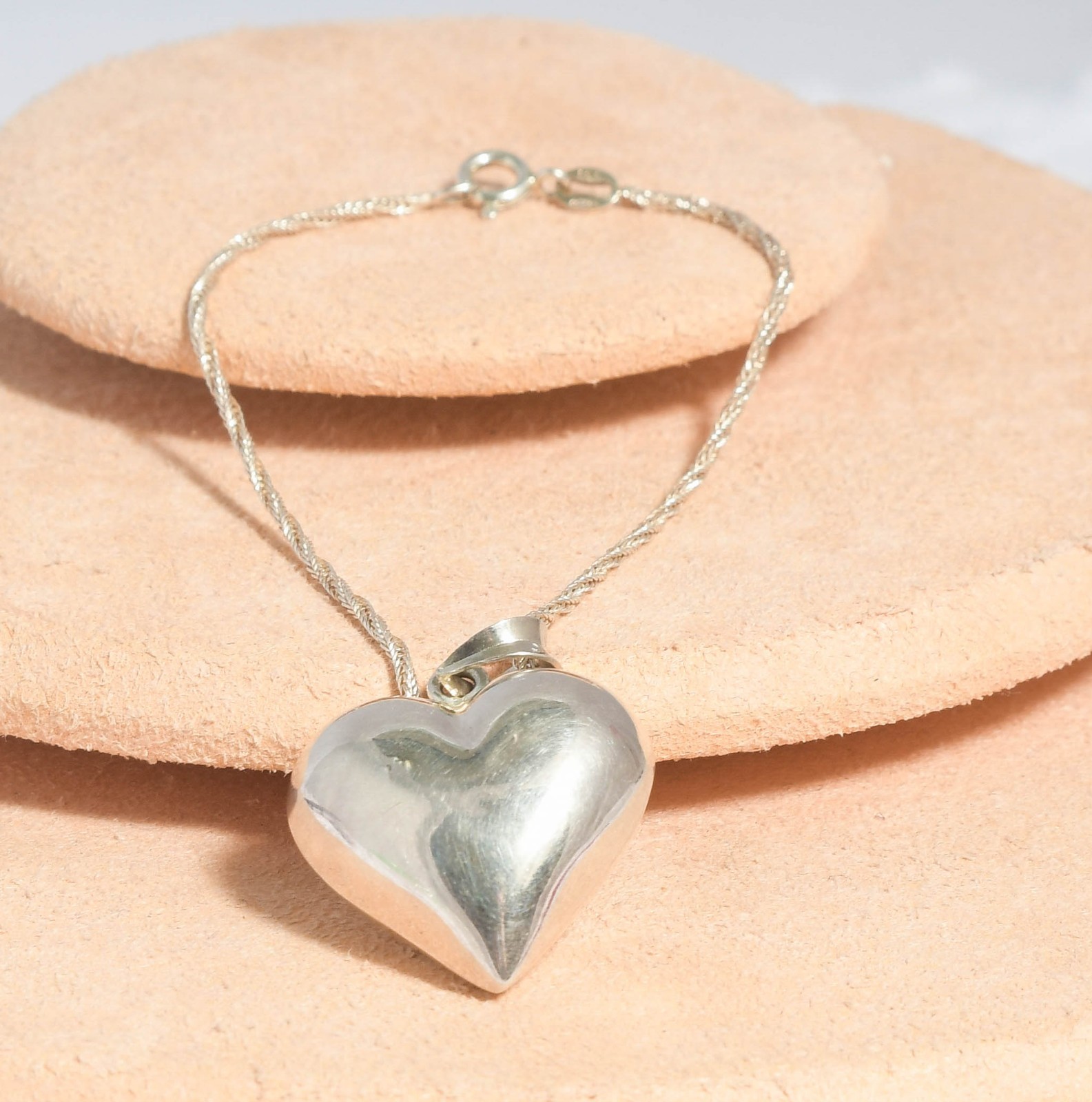 Vintage 7″ 925 Italian ISC sterling silver bracelet w/large puffed heart — B