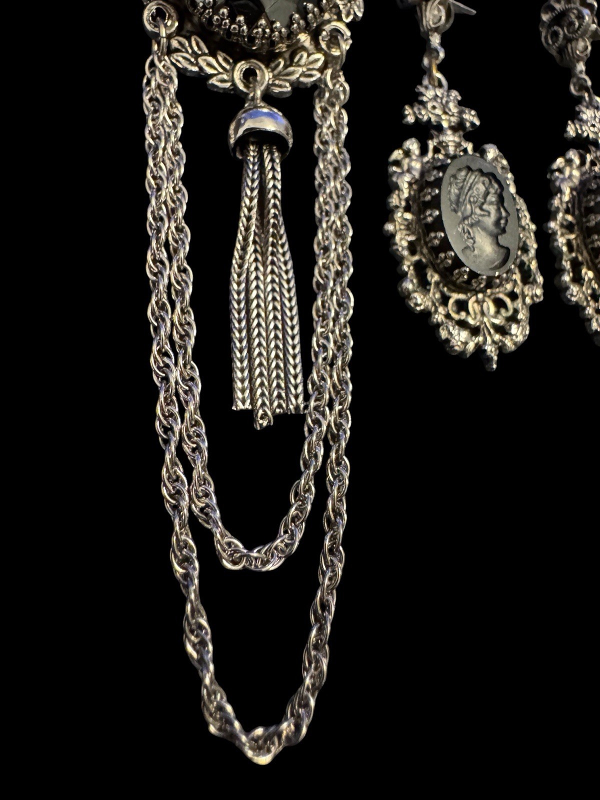 Vintage Intaglio Pendant Pin & Earring Set Silver Tone Carved Hematite Like W8