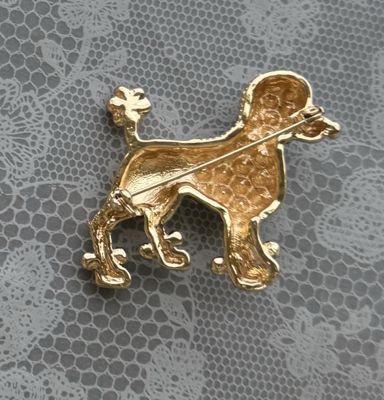 Poodle brooch pin / gold tone metal w/ cystals