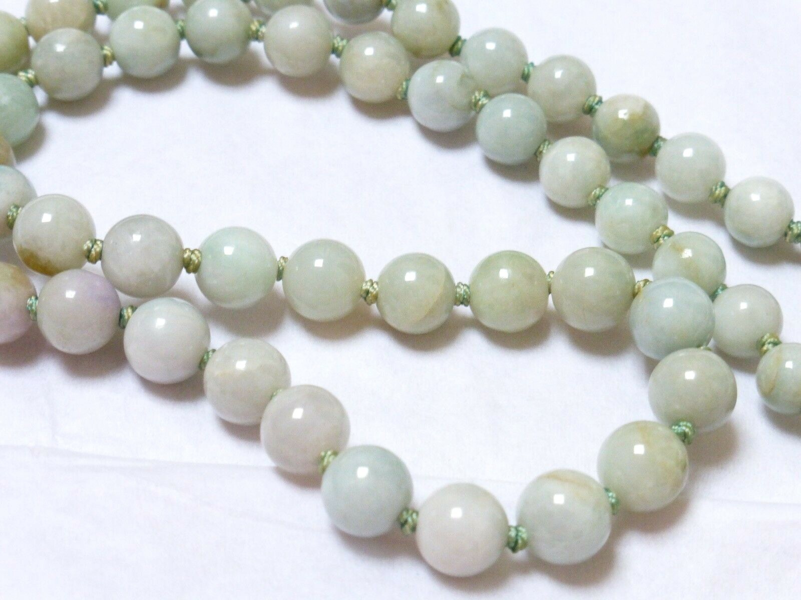 CHINESE VINTAGE NATURAL GREEN JADE 8mm-10mm BEAD NECKLACE, 65 grams