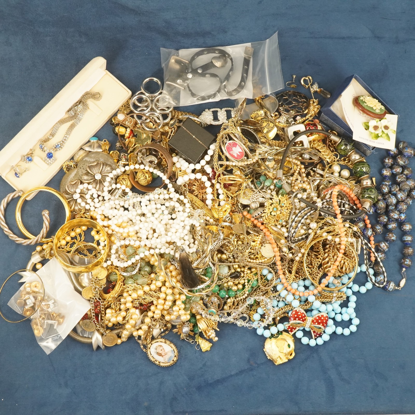 10lb Lot of Assorted Costume Jewelry, Modern & Vintage Much Wearable