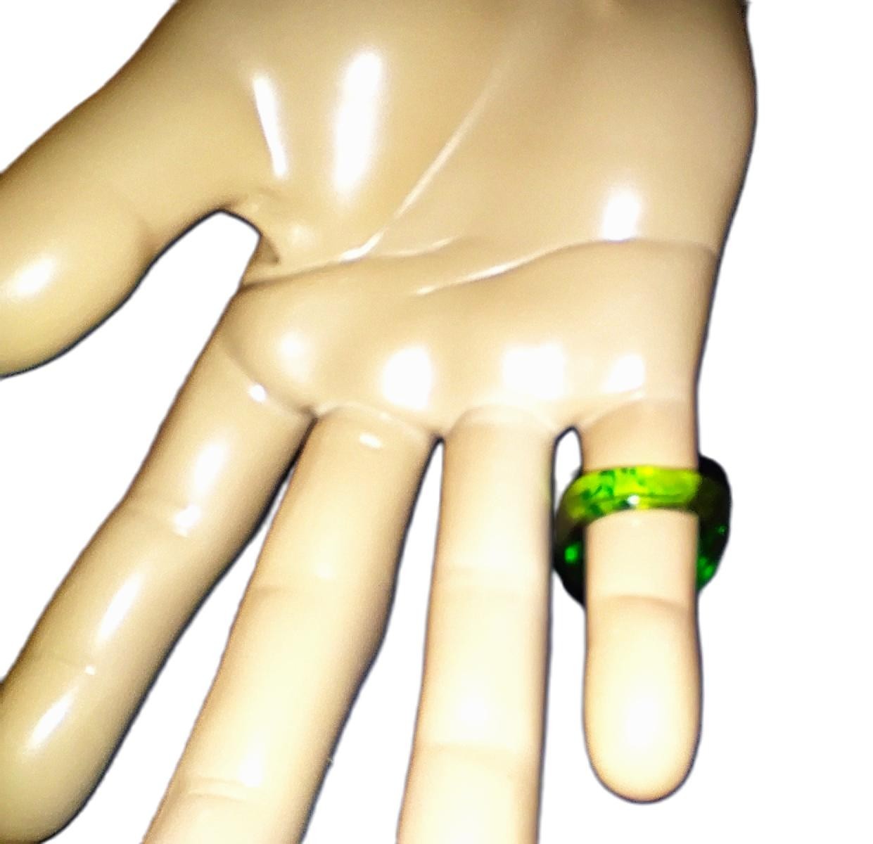 vintage 1960’s Green Lucite Bubble Dome Ring size 8.5