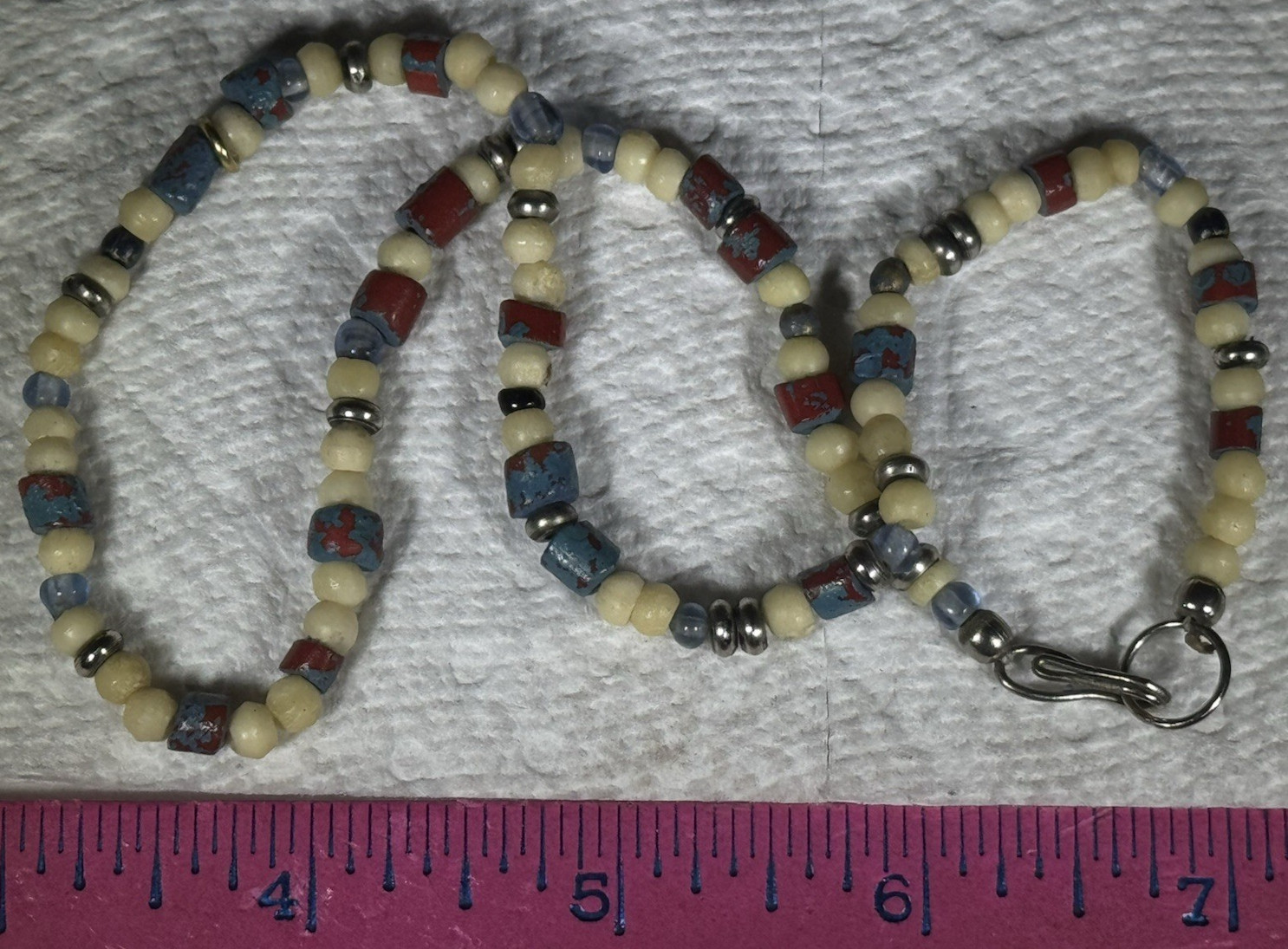 COLORFUL MIXED MATERIALS BEADED NECKLACE 16″ LONG TURQUOISE? PLASTIC METAL GLASS