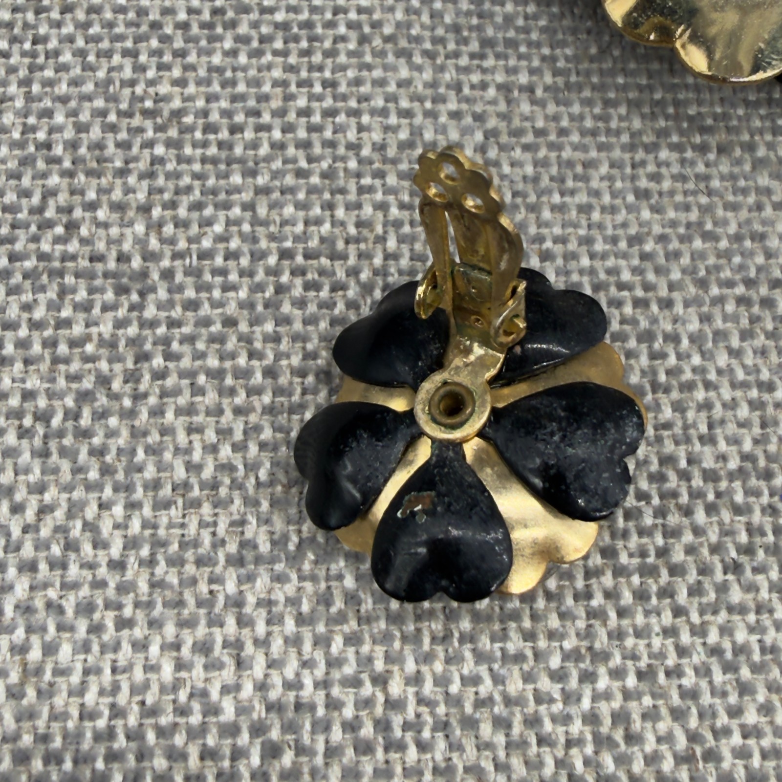 Vintage Brooch Earrings Jewelry Set 4 Tone Metal Flowers Clip Ons READ