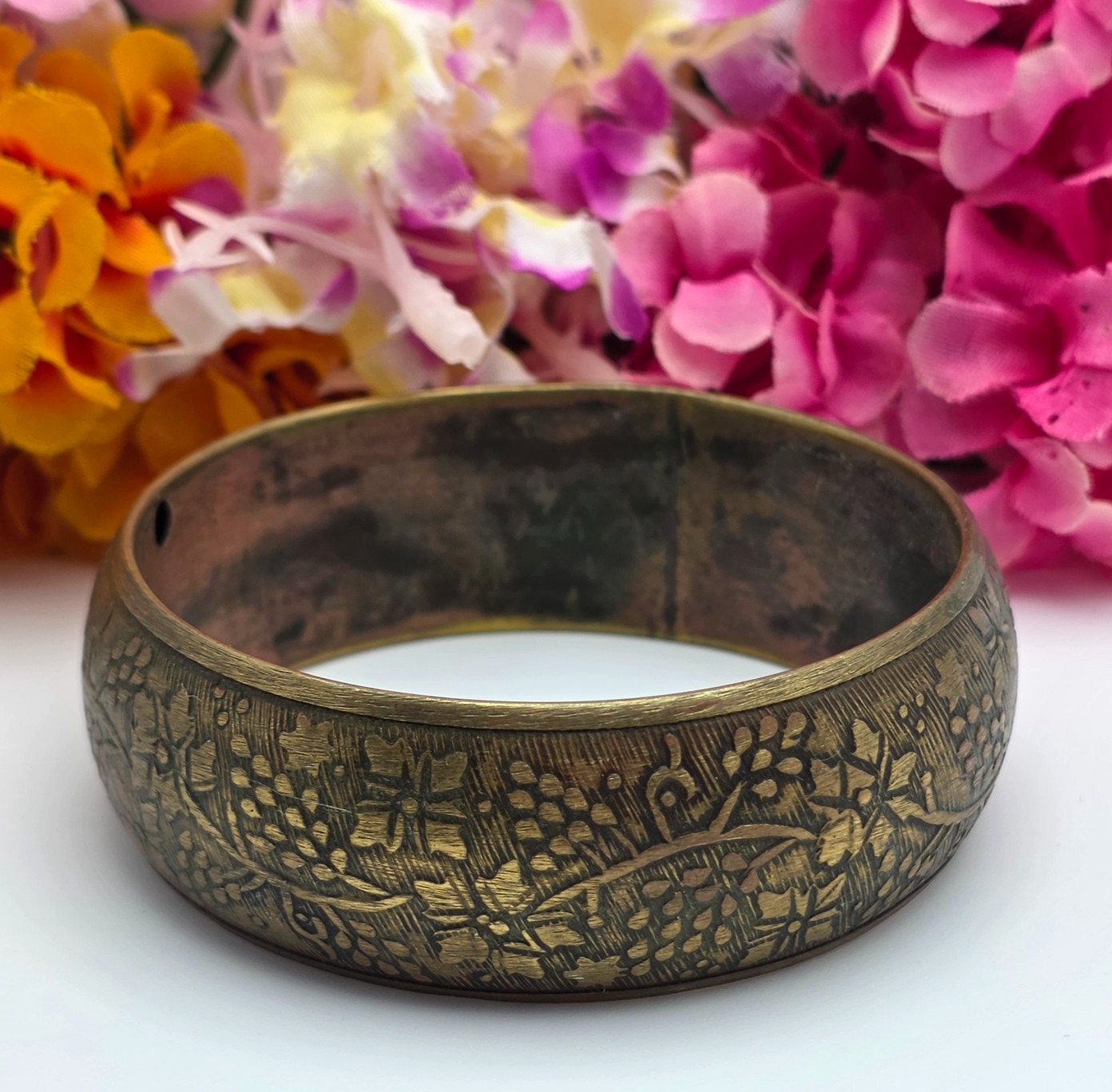 Vintage 1950s Floral Embossed Brass Plated Copper Bangle Bracelet 8″ Mid Century