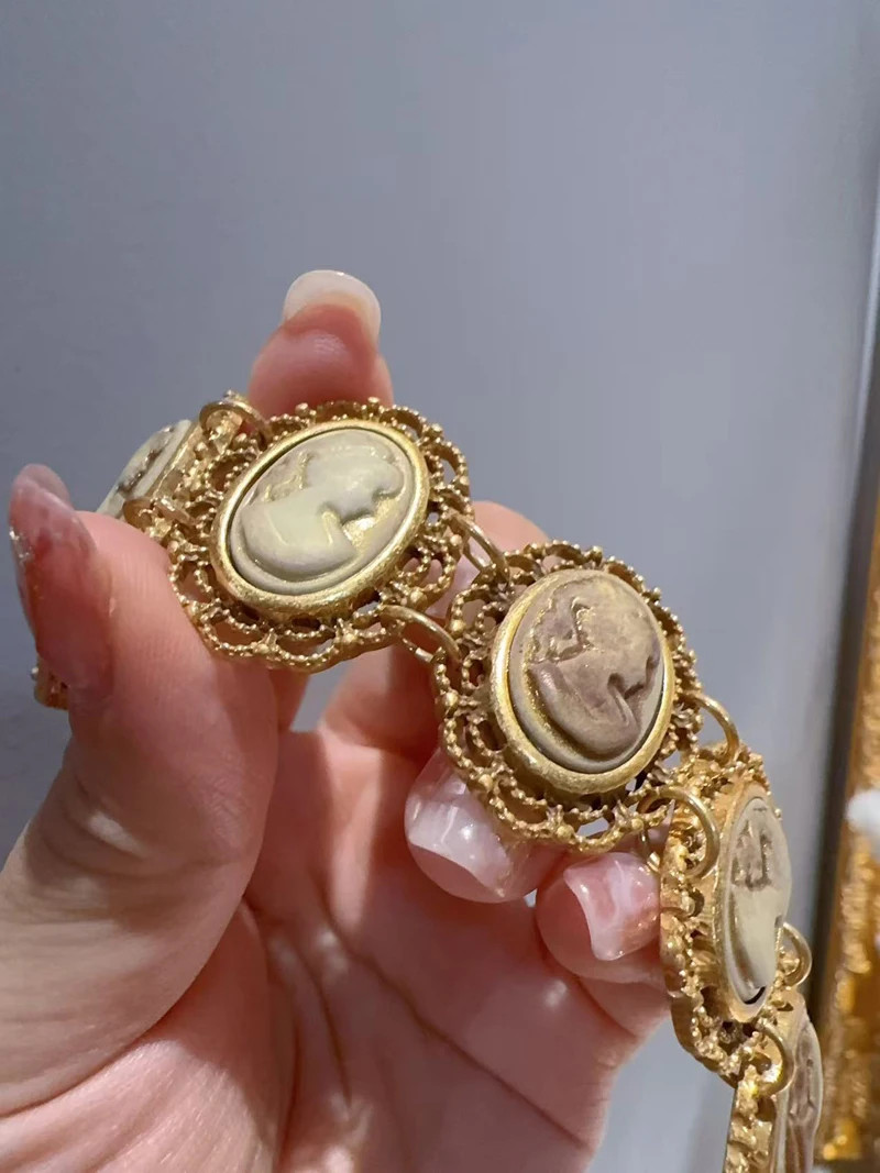 Vintage Cameo Portrait Bracelet Retro Gold Color Hollow Charm Bangle for Women