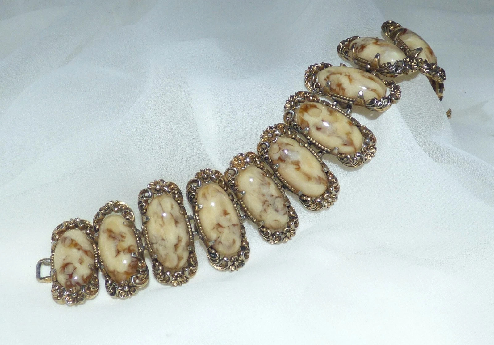 Polished Oval Cut Dome Shape Scottish Mottled Brown Agate Gem Gold Tone Bracelet