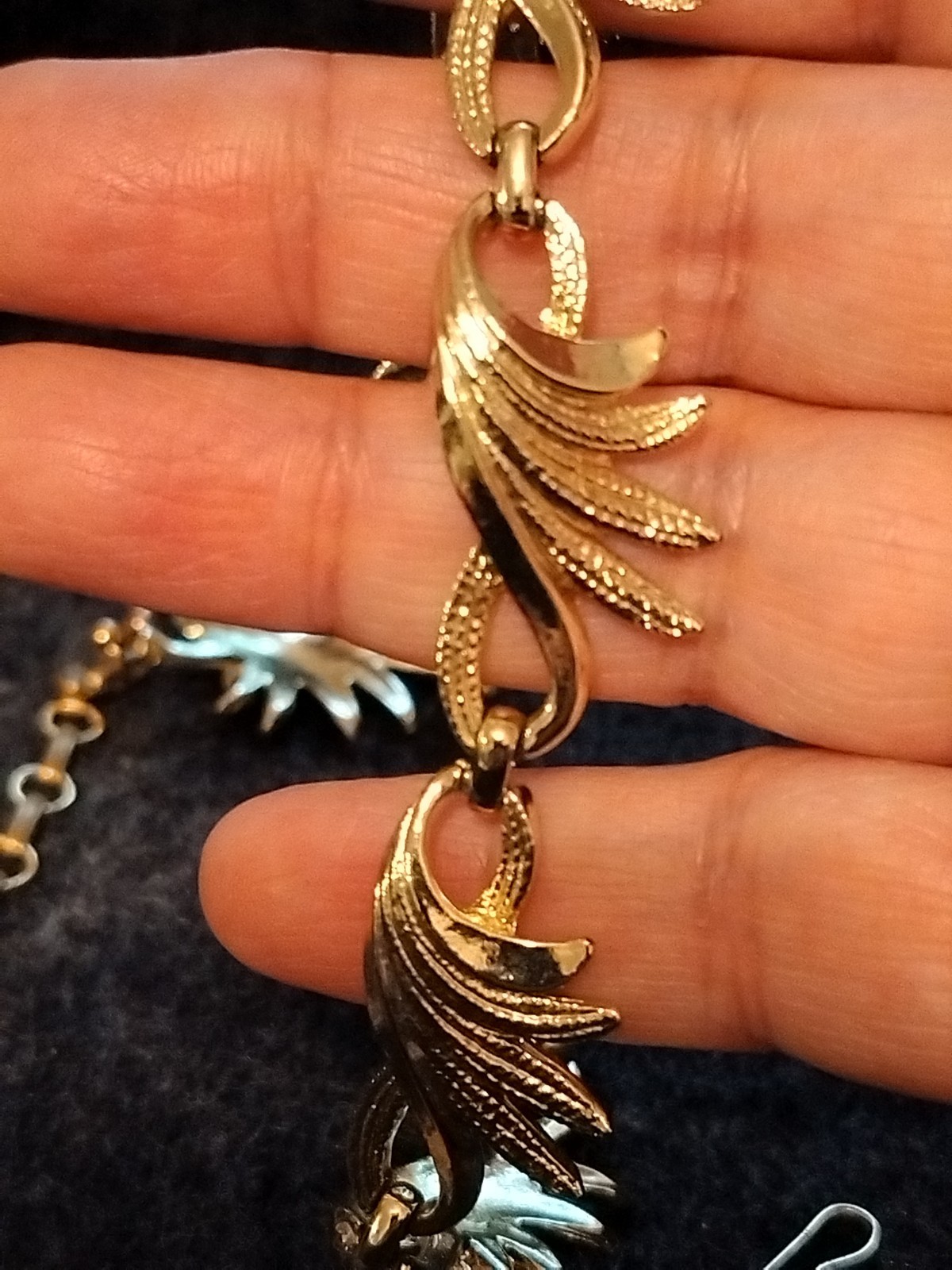 Vintage Coro Leaf Choker Necklace Light Bright Gold Tone 50s 12″-16″