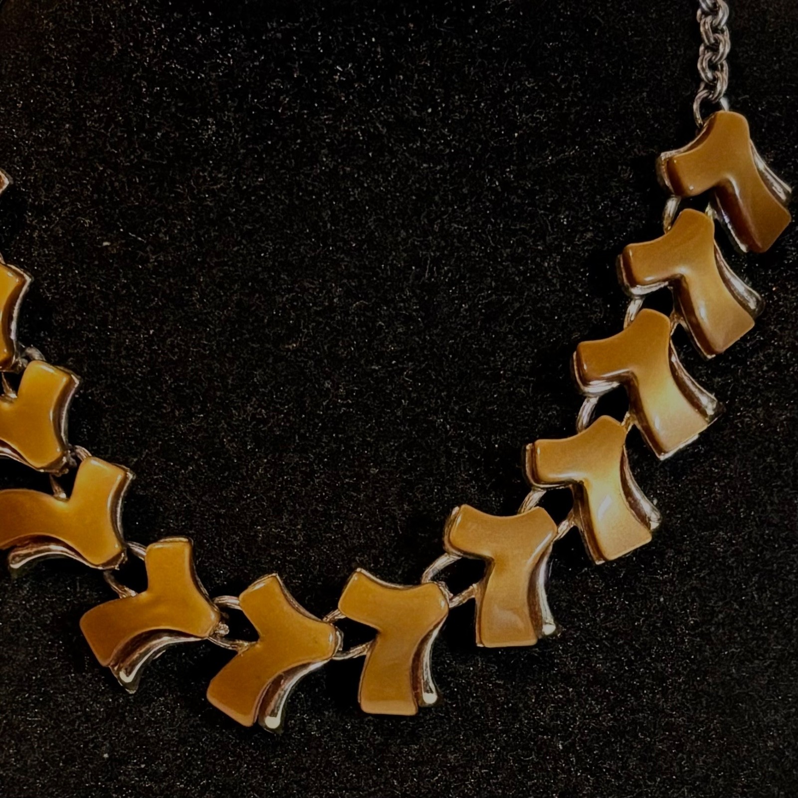NECKLACE vintage thermoset lucky 7s golden brown silvertone metal hook unsigned