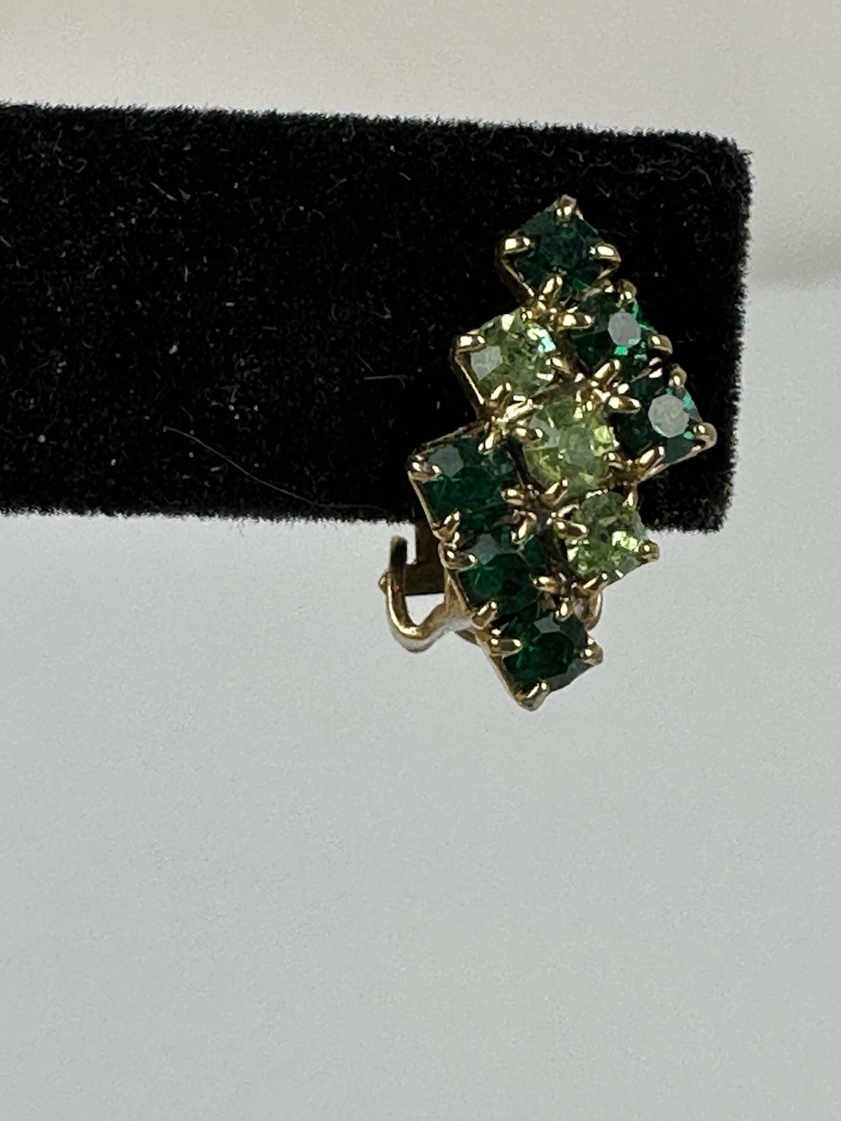 Vintage Green Rhinestone Cluster Goldtone Clip On Earrings