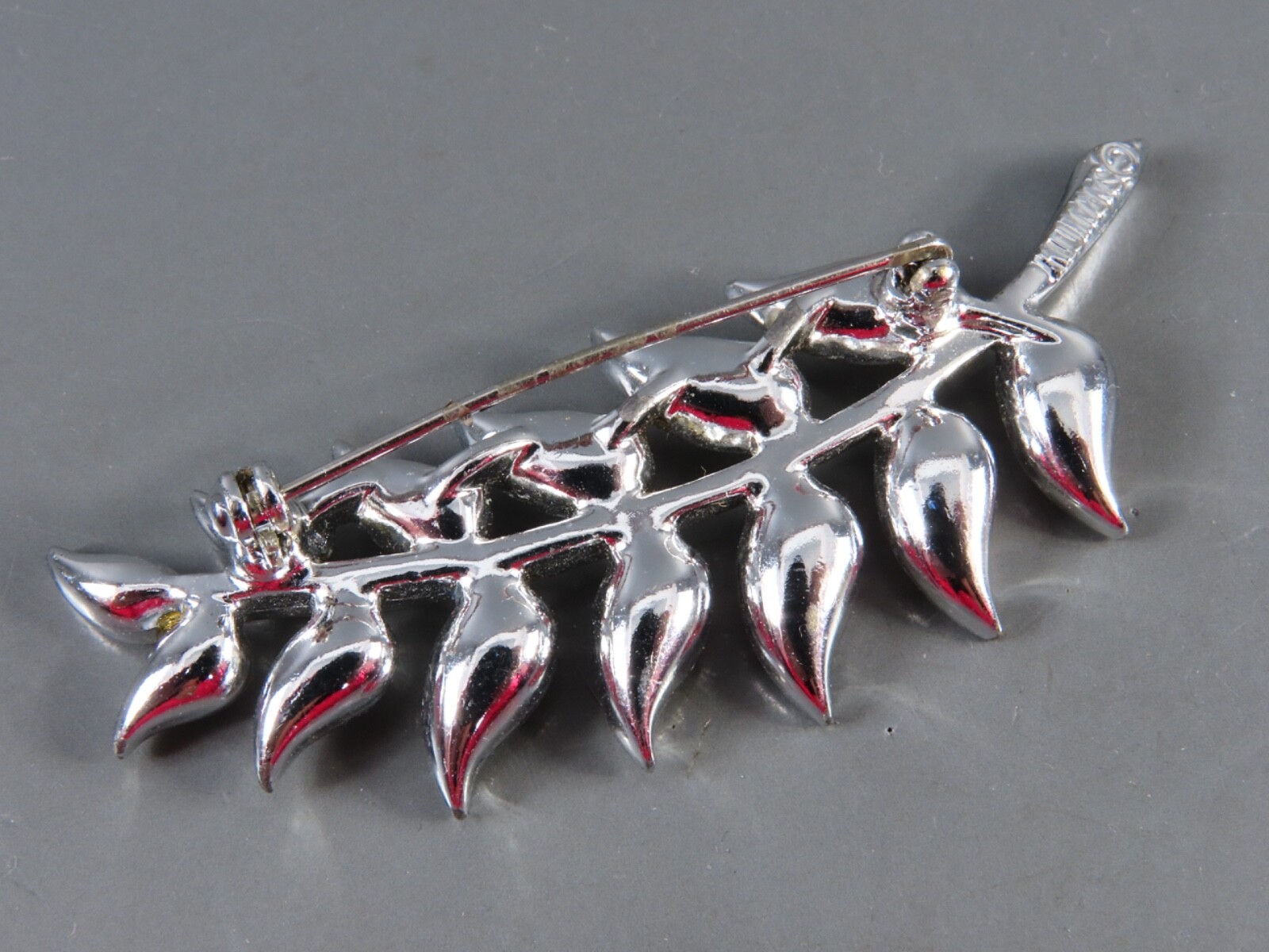 VTG SARAH COVENTRY SILVER BROOCH PIN Clear Rhinestones LEAF FERN LEAVES FROND