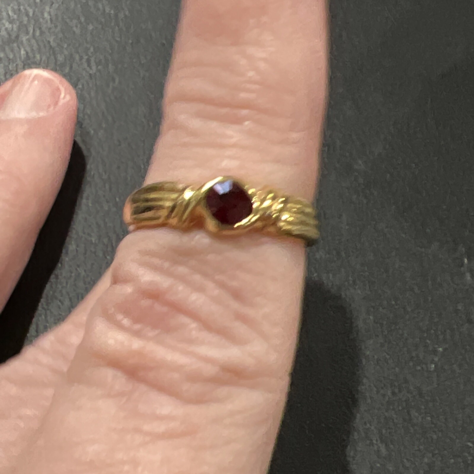 Modern ring size 6.5 red stone unbranded estate jewelry