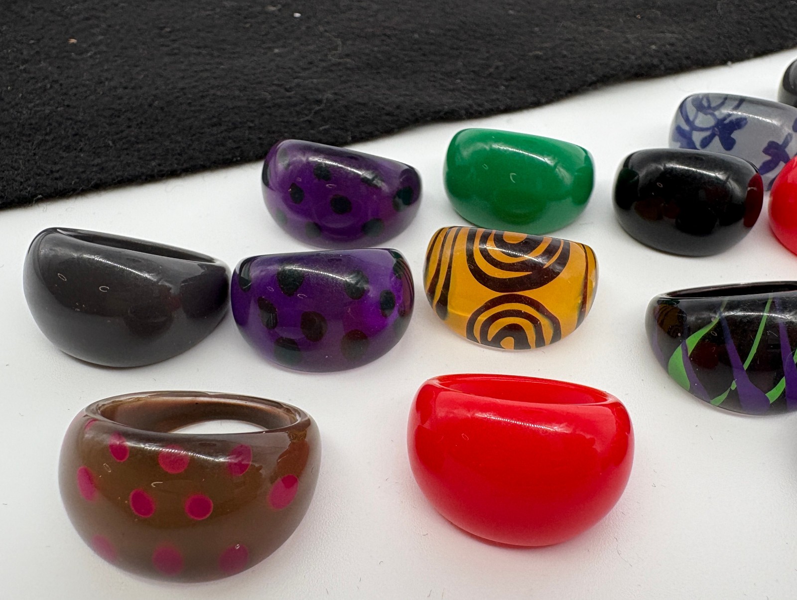 Lot of 24 – Vintage Plastic / Acrylic Dome Rings – Assorted sizes and colors