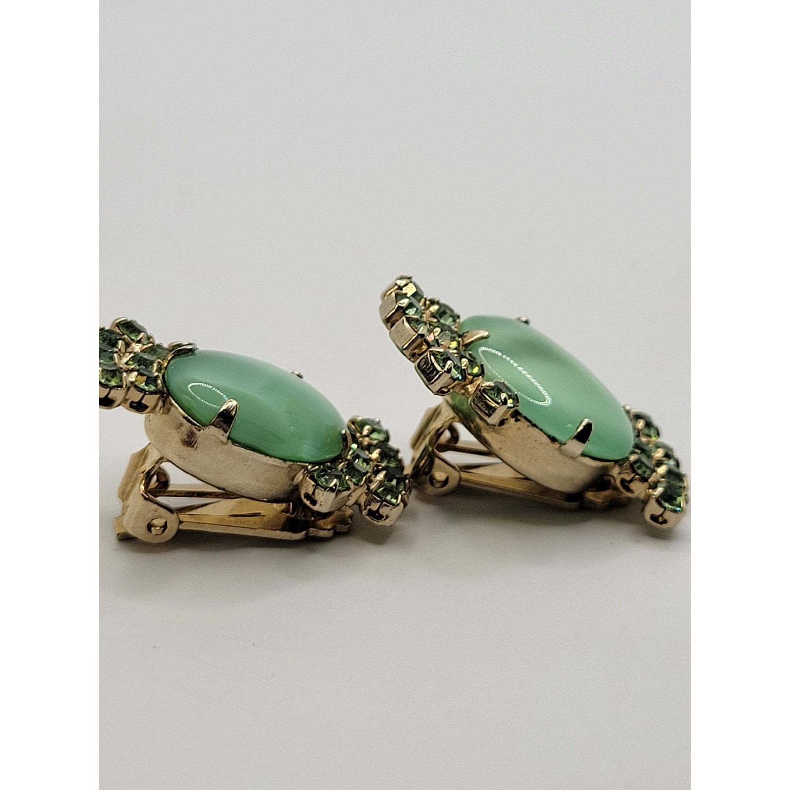 Light Green Glass Rhinestone Clip On Earrings Goldtone Prong Set Stones Gorgeous