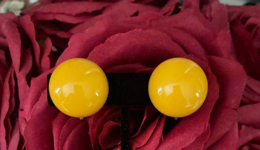 Vintage Signed Vogue Butterscotch Yellow Acetate Button Dome Clip On Earrings