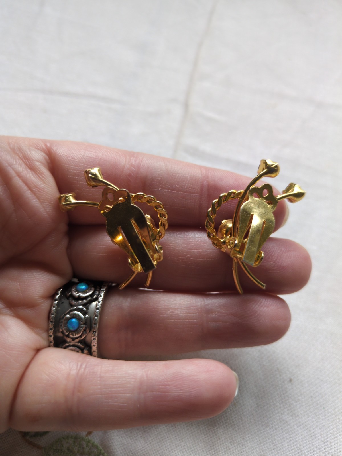 Vintage Gold Tone Garnet Rhinestone Clip On Earrings