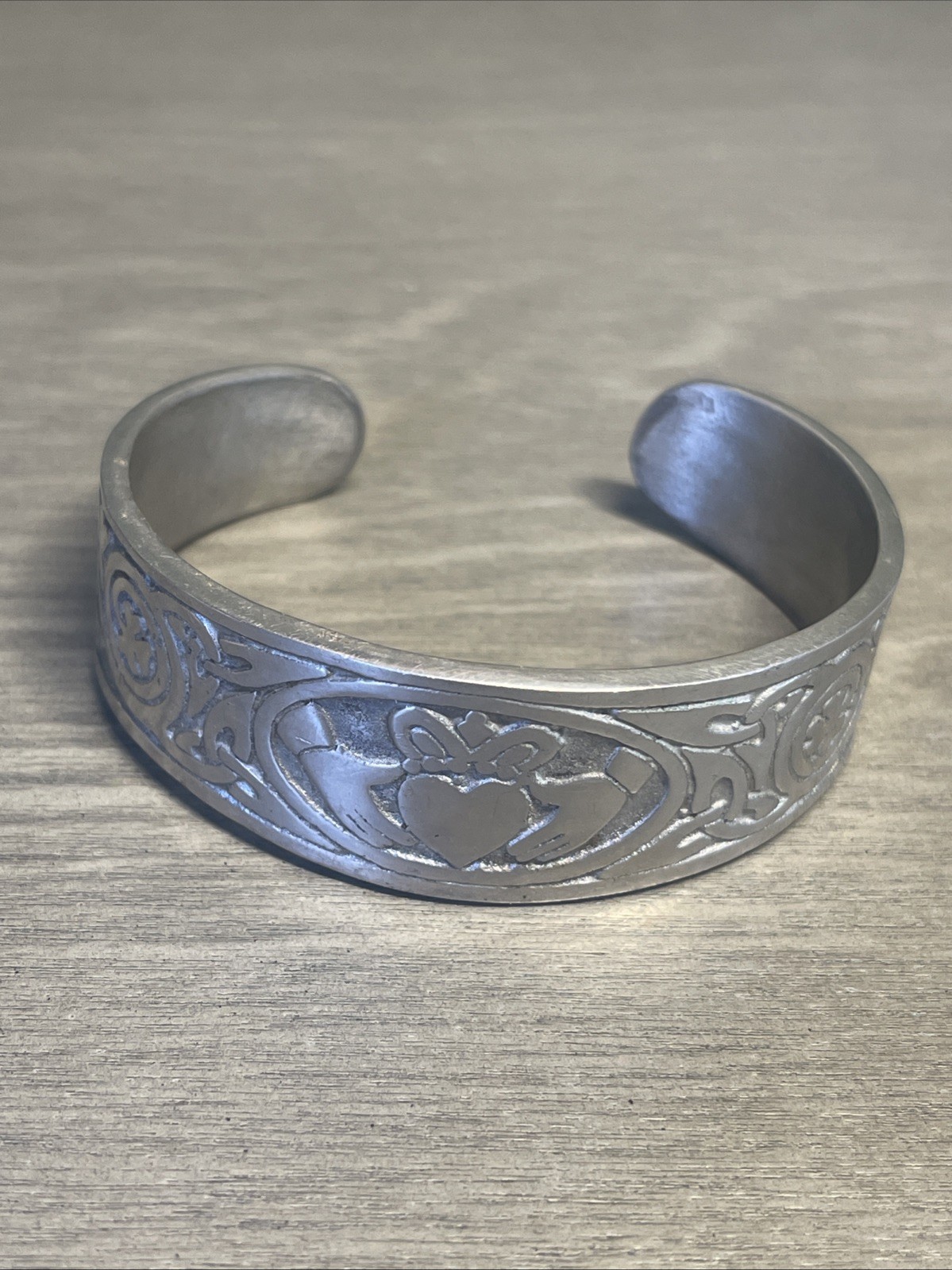 Silver Pewter Scottish Celtic Claddagh Clover Heart Hands Cuff Bracelet Gift