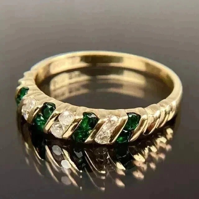 2.1Ct VVS1 Round Cut Lab Created Diamond Emerald Wedding 14K Yellow Gold FN Ring