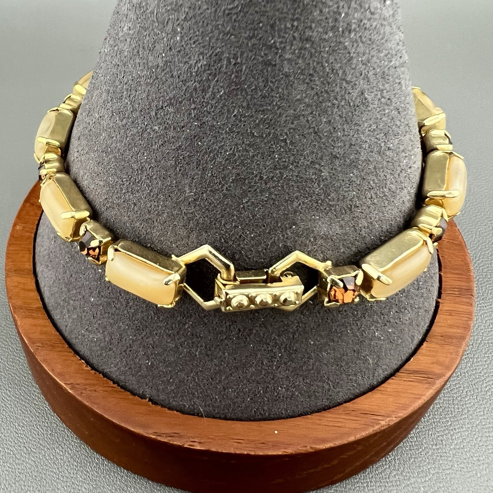Vintage La Rel Bracelet Glass Rectangle Cabochon Rhinestone Gold Tone Signed 7”
