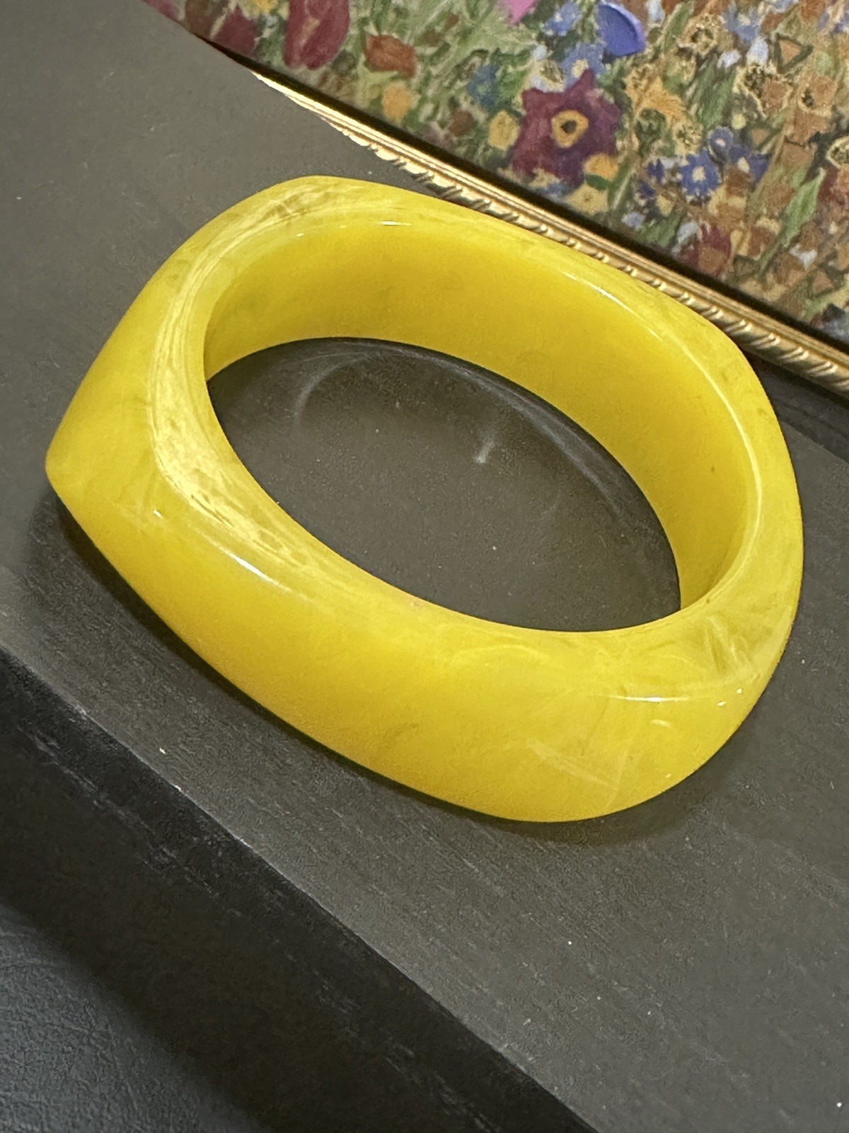 Marbled Yellow Acrylic Lucite Square Shaped Bangle Bracelet Sz 8.25″