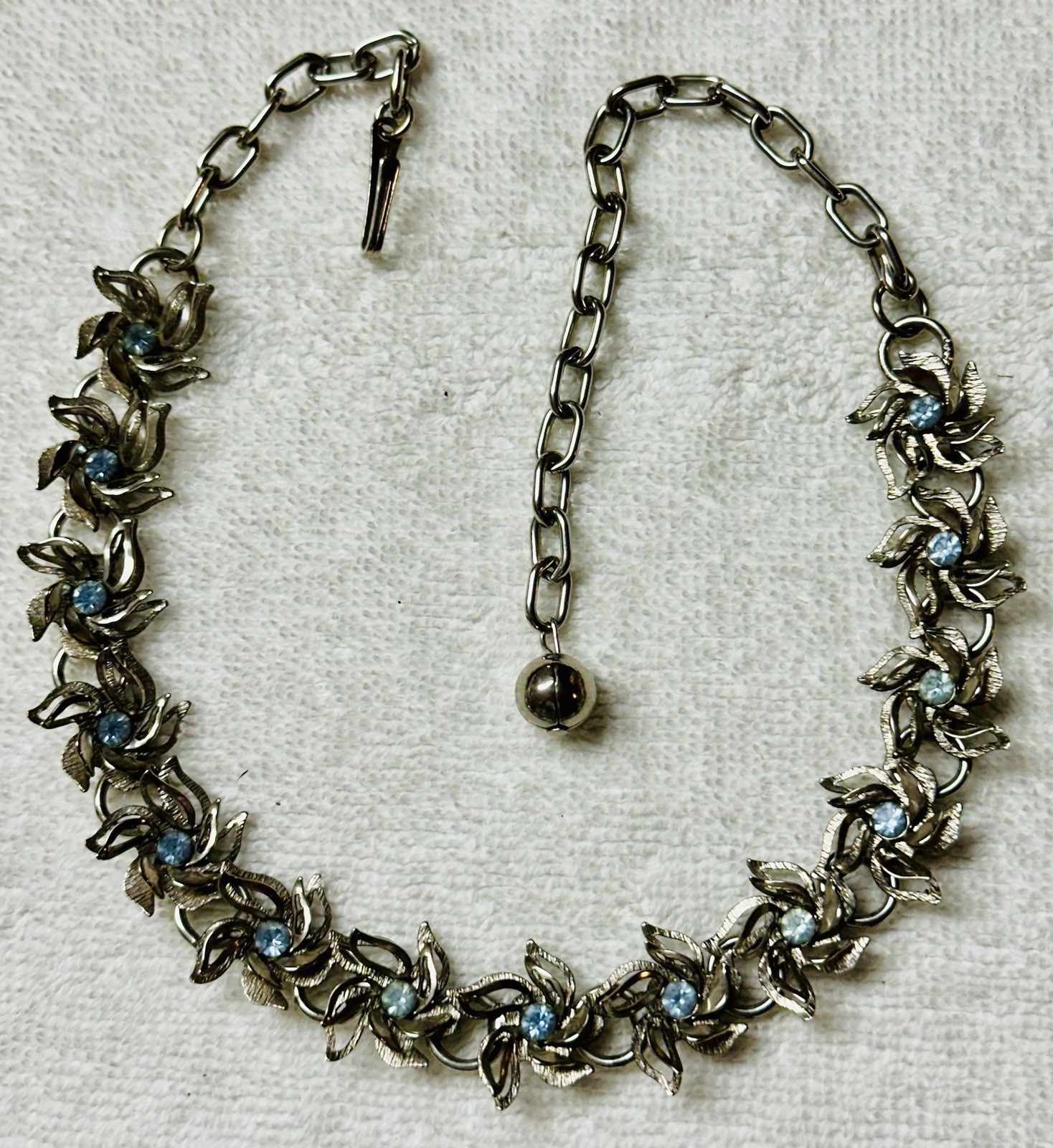 Vintage Mid Century Raised Flower Blue Rhinestone Collar Choker Necklace n908