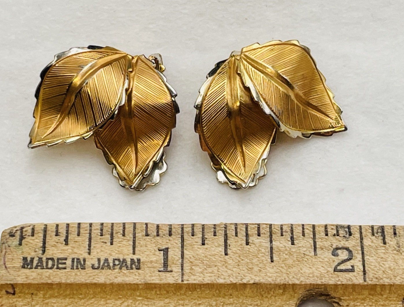 Double Leaf Gold Tone Faux Pearl Clip On Earrings Vintage Classic Elegant