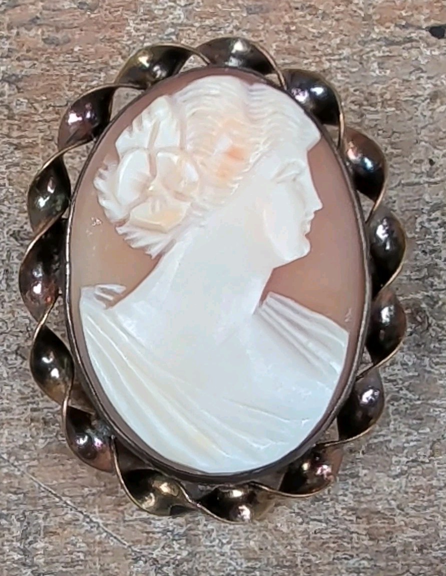 VTG 1/20th 12K GOLD FILLED FANCY EDGE CAMEO BROOCH