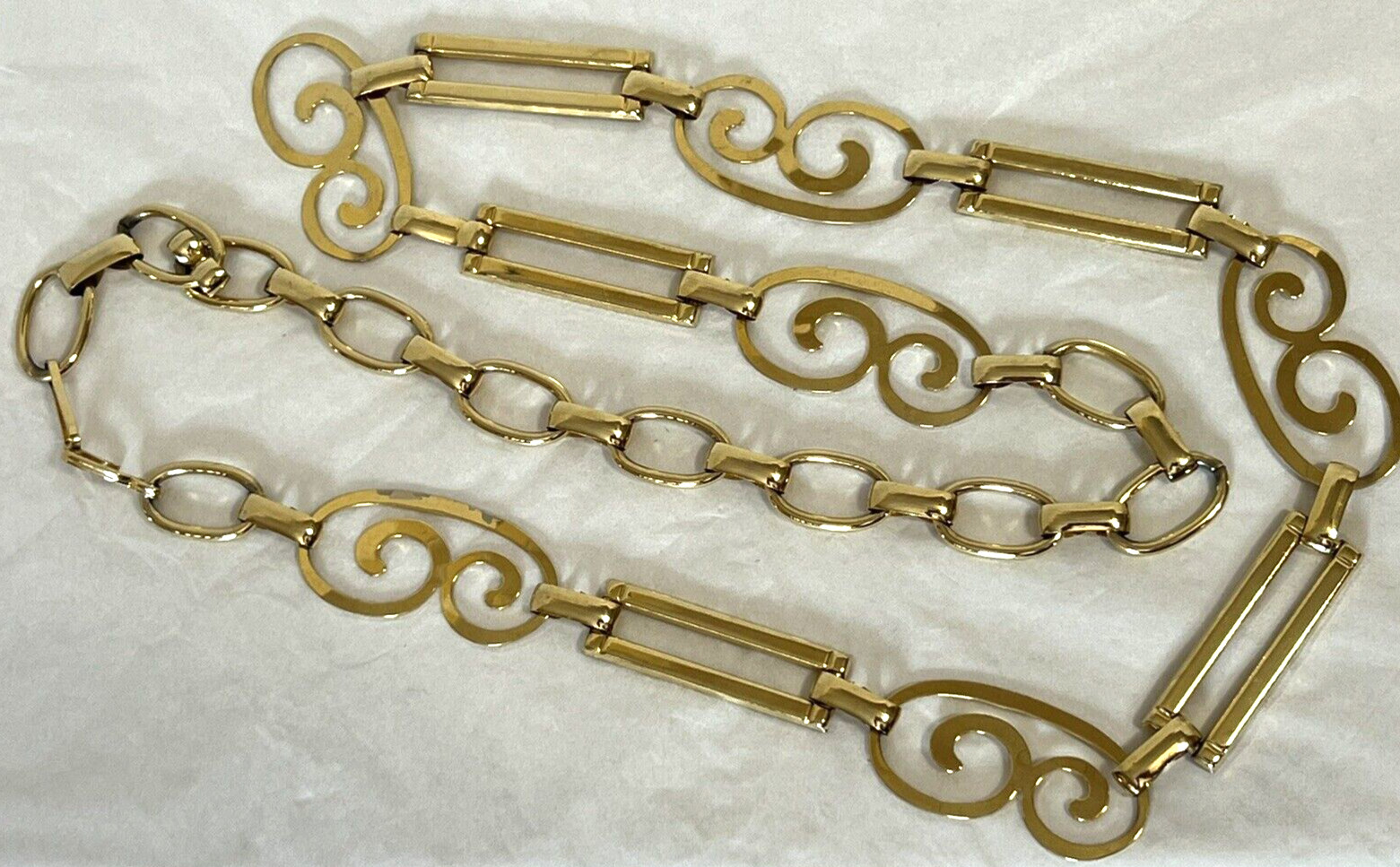LOT OF 2 NECKLACES GOLD TONE CHAPS VINTAGE CHAIN/BELT MOTHER OF PEARL 32-36 IN