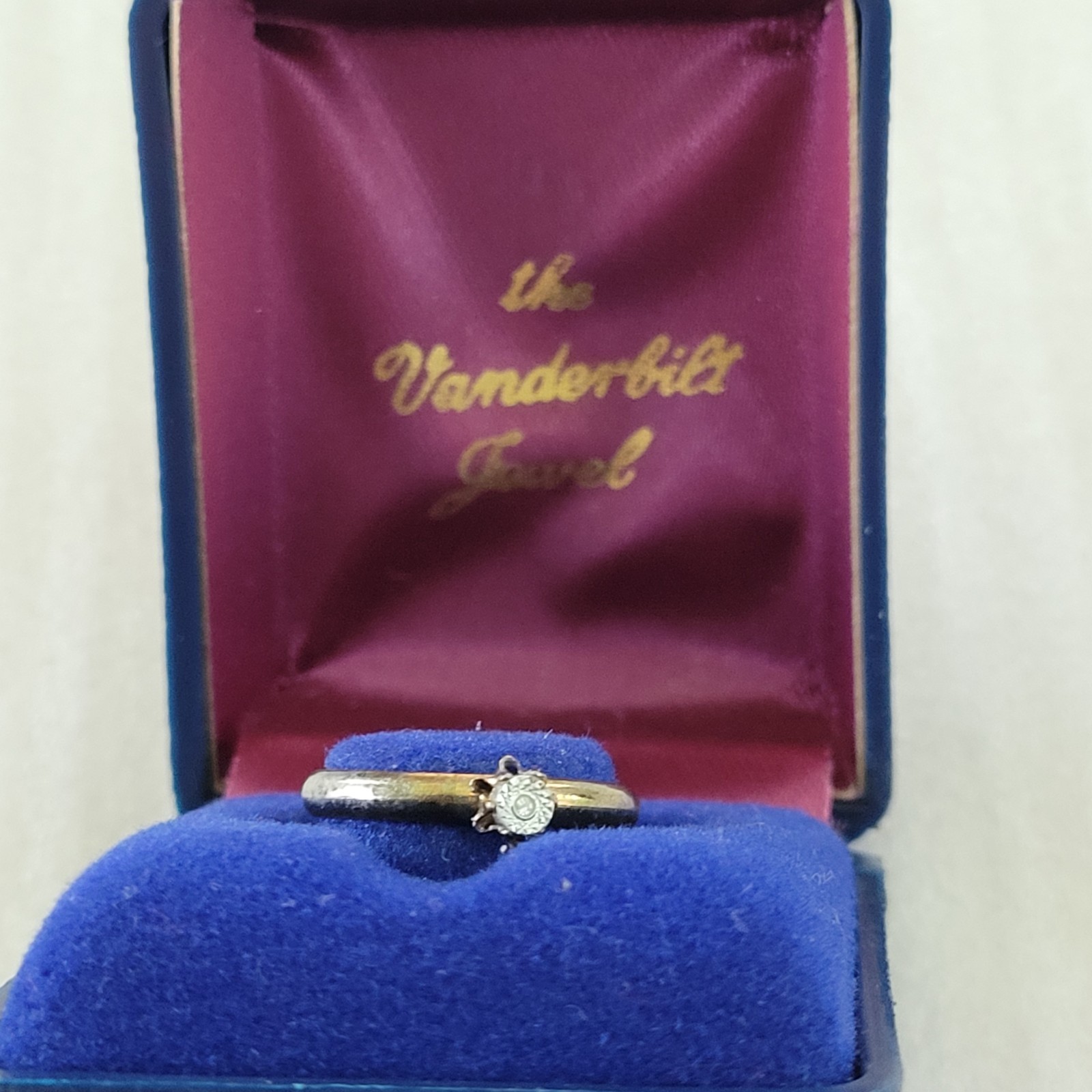 Vintage The Vanderbilt Jewel Rhinestone Ring With Box Costume Jewelry 5.5