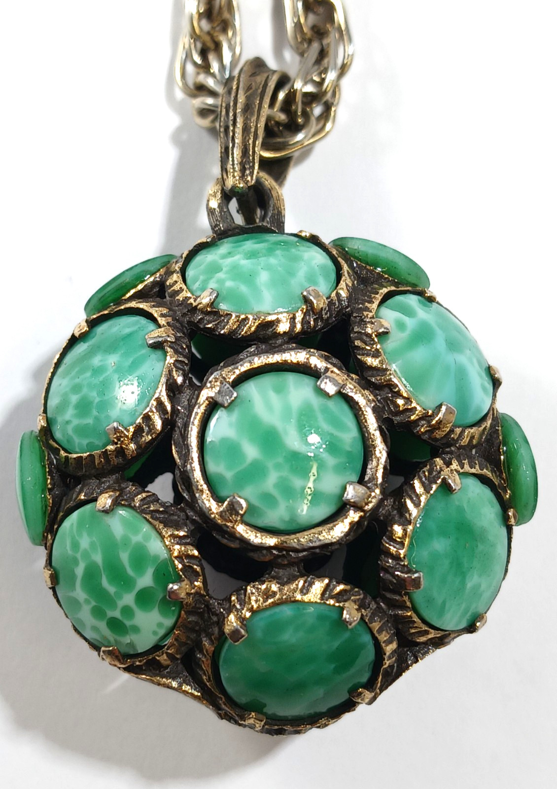 Trifari Renaissance Pendant Chain Necklace ~ Green Mottled Peking Glass Missing